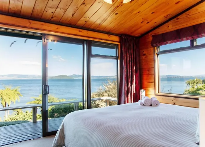 Lakeside Haven Ferienhaus *